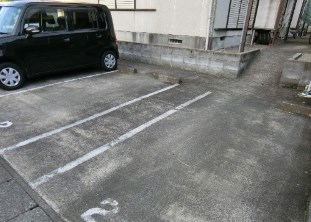 エイミック 駐車場