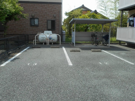 レオハイムＡ 駐車場