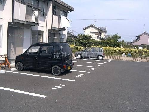 フォーブル本間 駐車場