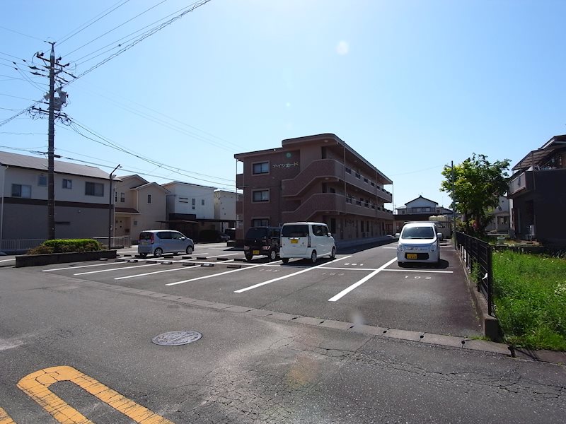 アイシェード 駐車場
