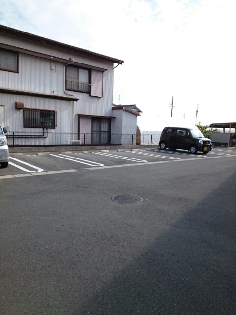 サン・エテルノ 駐車場