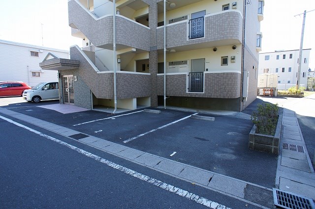 ミルフォード 駐車場