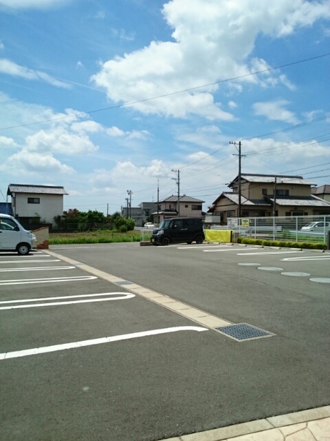 ル・ブリヤン 駐車場