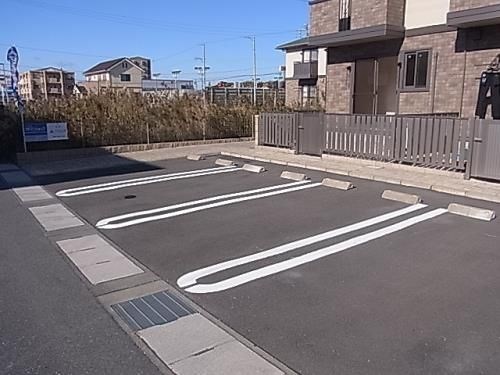 ティアラコート 駐車場