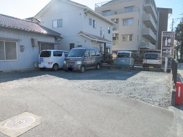 袴田様貸家 駐車場