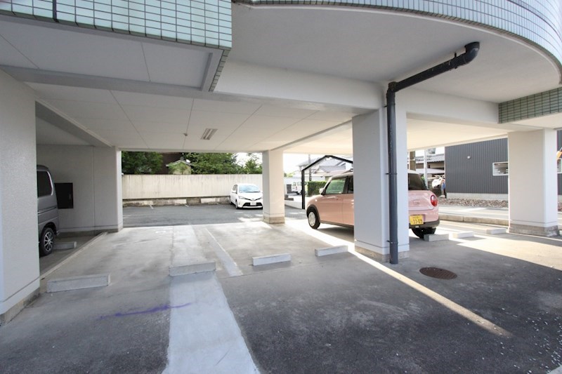 パラドール恩地 駐車場