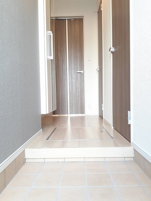 メゾン・ド・エクセレンスⅥ 玄関