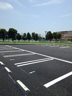 コンフォート西美薗 駐車場