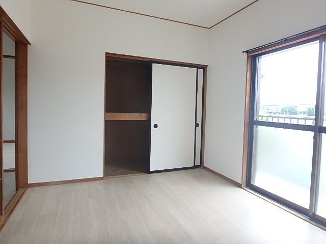 植新アパート 収納
