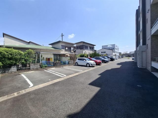 グランディール助信 駐車場