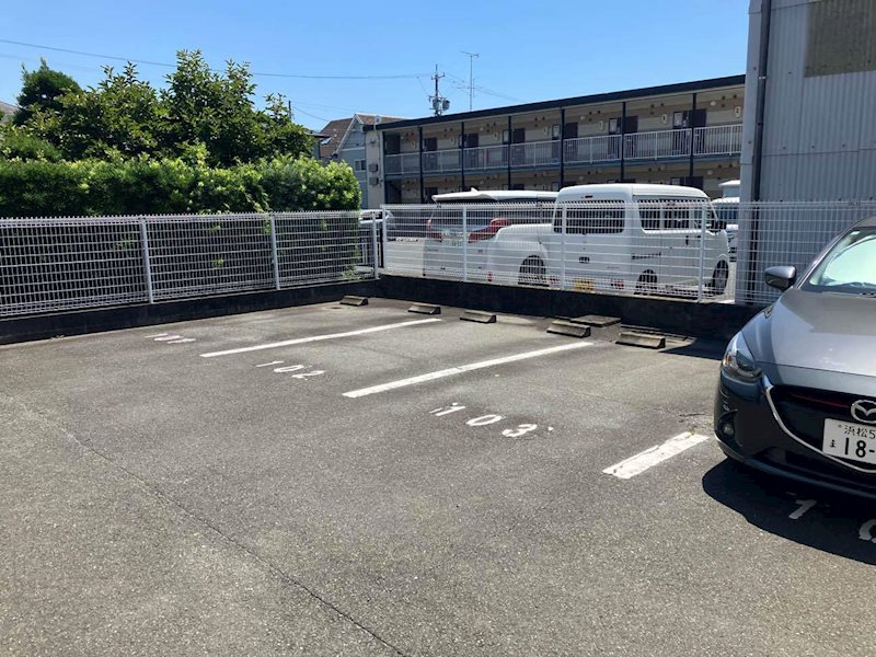 エマージュShigeⅡ 駐車場
