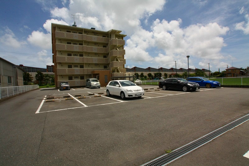Grand CollineⅡ 駐車場