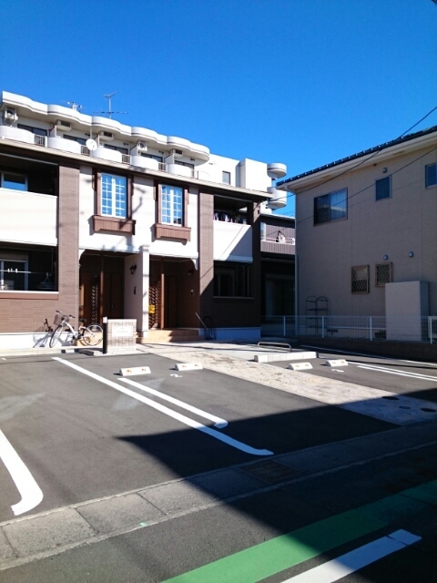 シャトレイユ 駐車場