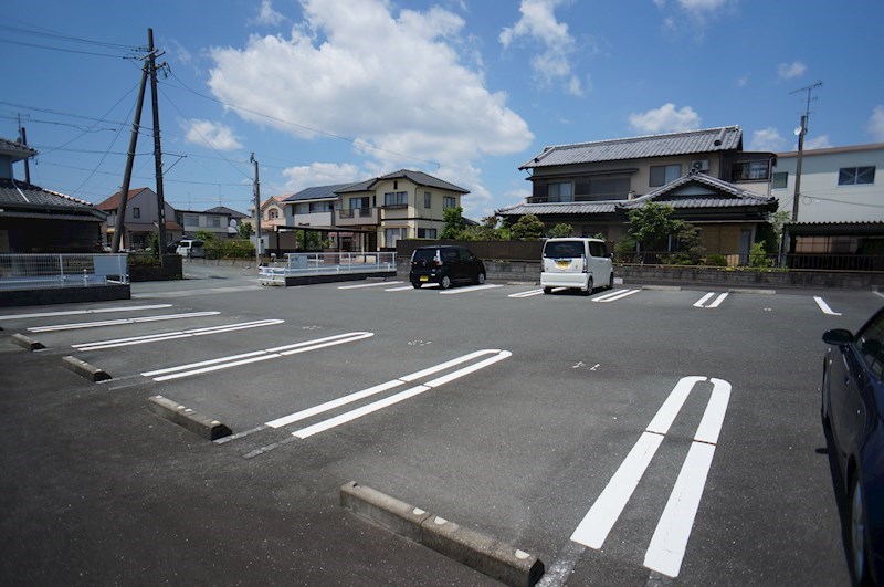 ティアラⅧ 駐車場