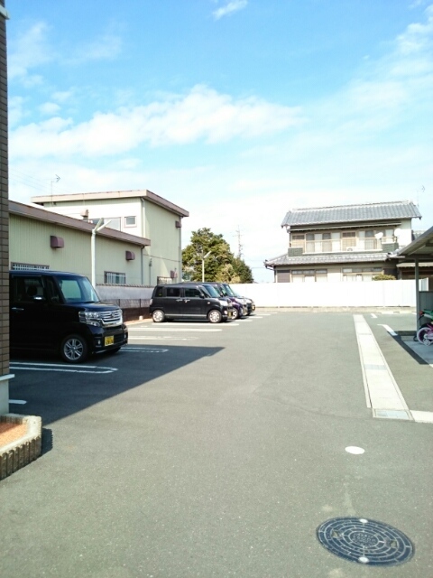 グランシャリオＡ 駐車場