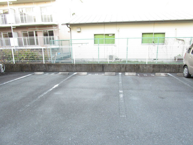 サンティール 駐車場