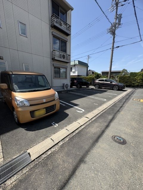 ヴィラ・プルメリア 駐車場