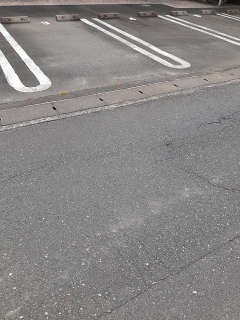 タウンヒルズⅤ 駐車場