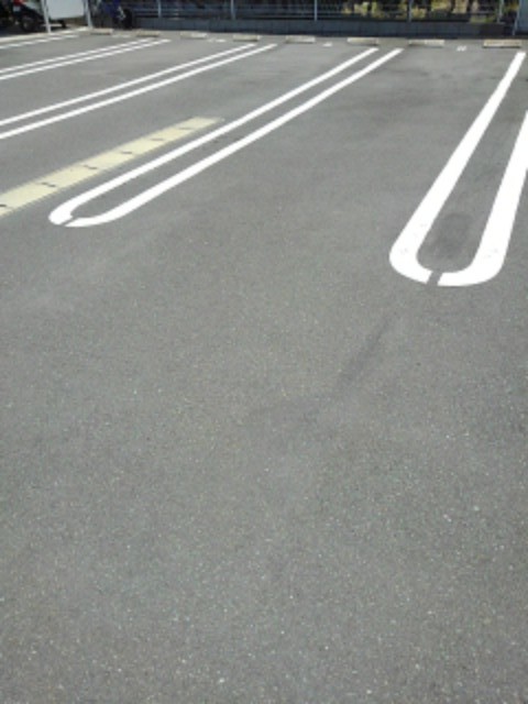 シェアー　フォレストⅠ 駐車場