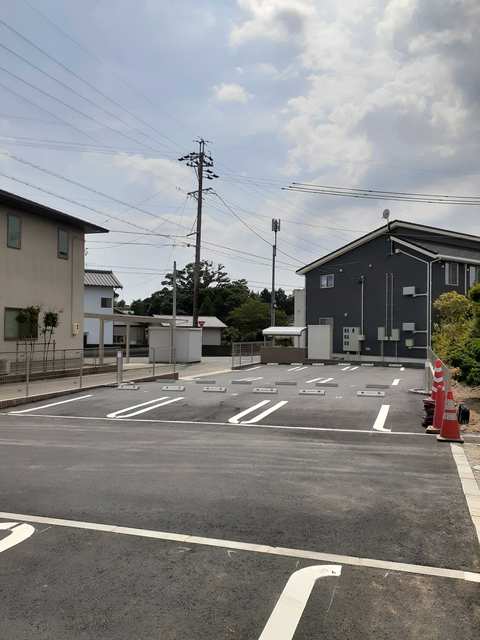 メゾン・ド・ソレイユ 駐車場