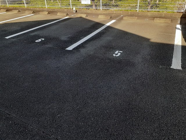 パーシモンガーデン 駐車場