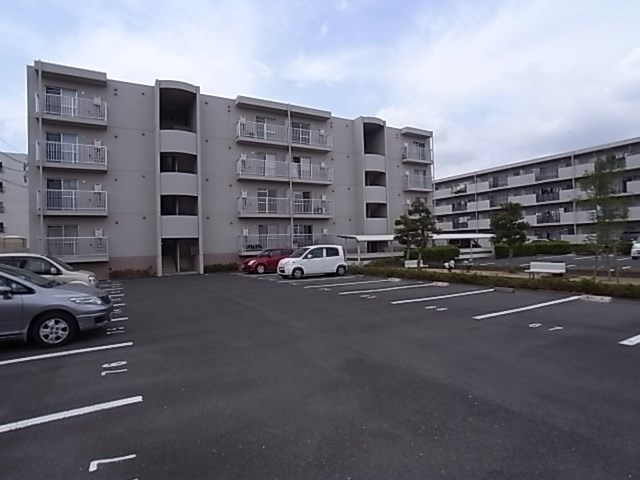 メディオ初生弐番館 駐車場