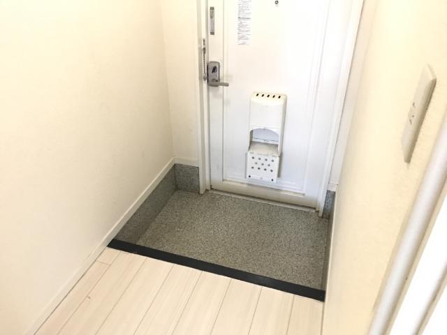シャトーカナデ 玄関