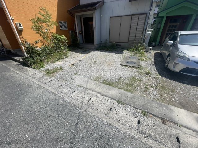 長谷貸家１ 駐車場