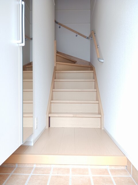 イースト　ツー 玄関
