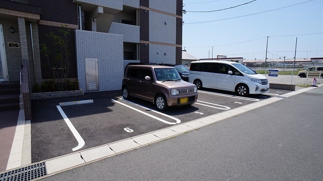 グランドール新貝 駐車場