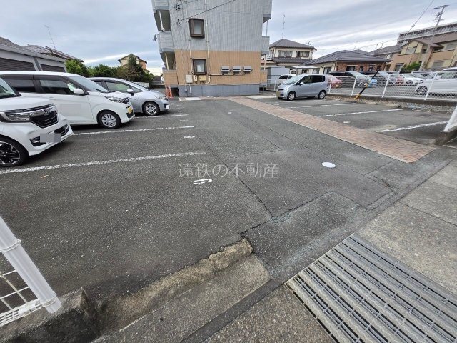 アルテハイムK 駐車場
