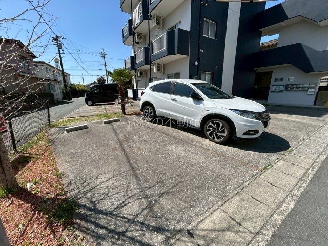 サウスルーム三島 駐車場