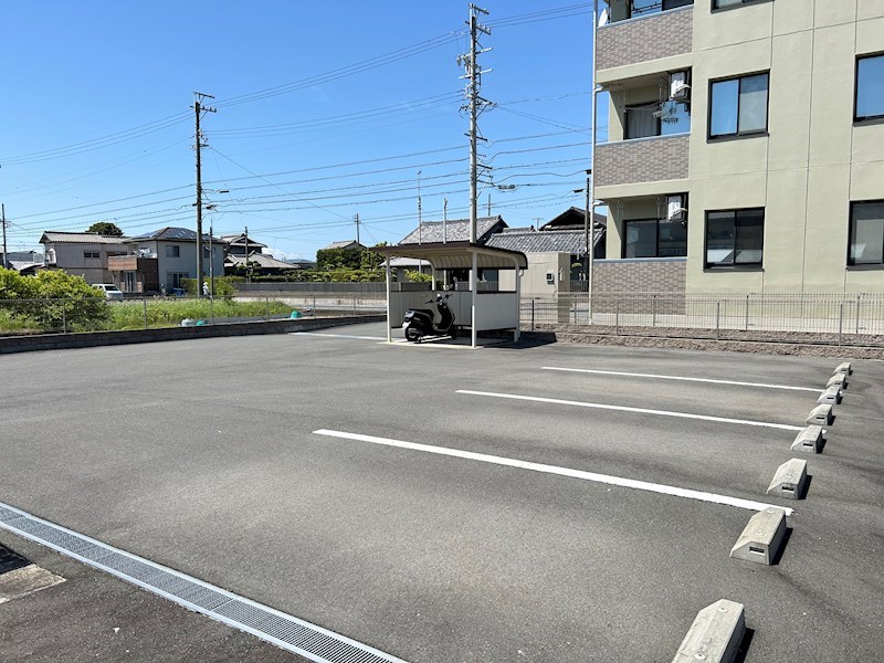 ユーフォルム 駐車場