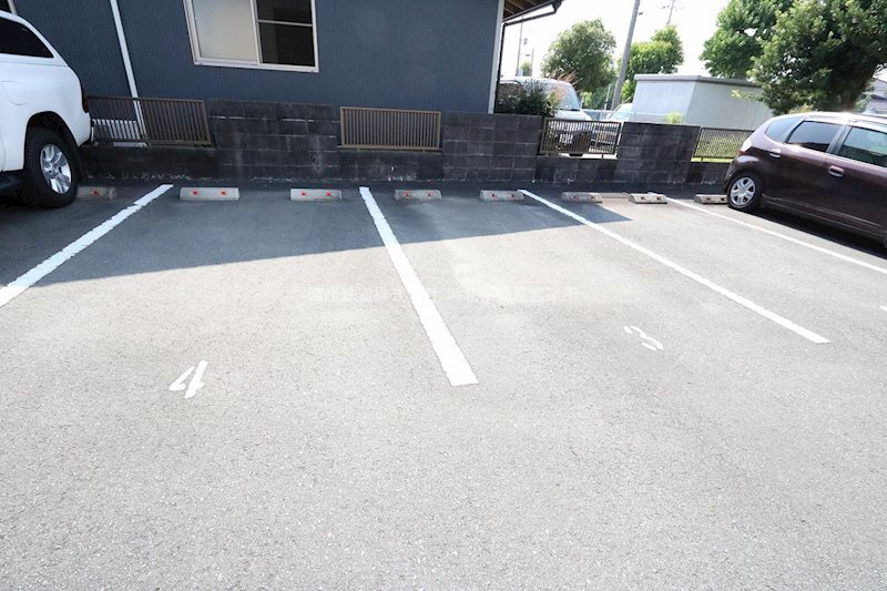 グランフォレスト 駐車場
