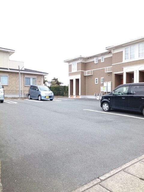 ルーナクレシェンテ 駐車場