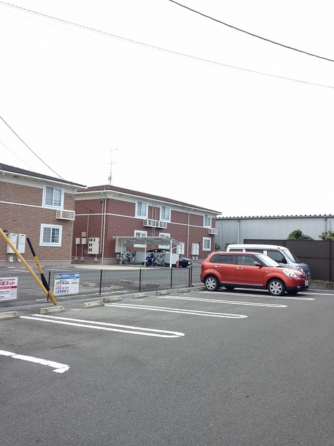 フローラミルト 駐車場