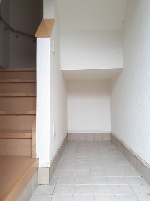 アン・フィオーレＨＩＲＯ 玄関