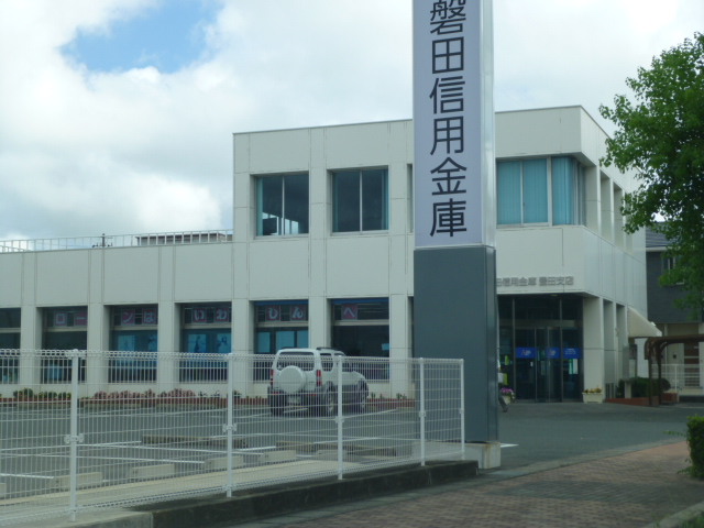 ラ・エスティーム 銀行