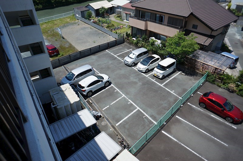 サンリバーハイツ 駐車場