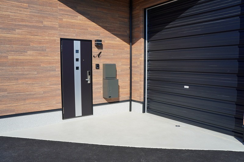 VILLAGE　VAN　GARAGE（ヴィレッジ　ヴァン　ガレッジ） エントランス