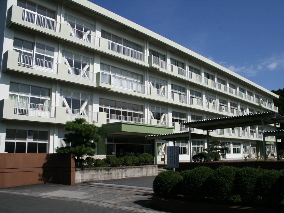 Ｌａｒｇｏ 中学校