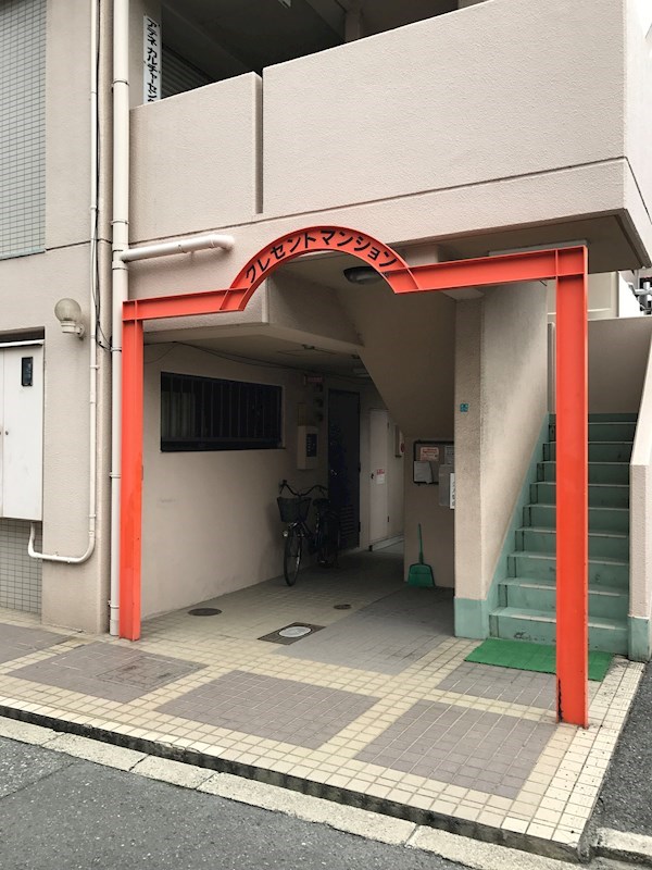 クレセントマンション エントランス