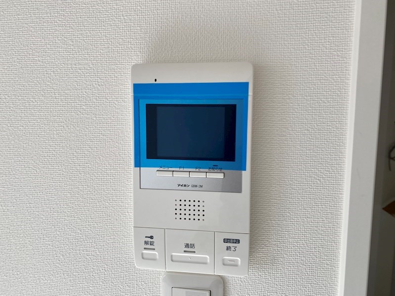 オートロックと連動しています。カメラ付きドアホンです。 WING住之江 その他4