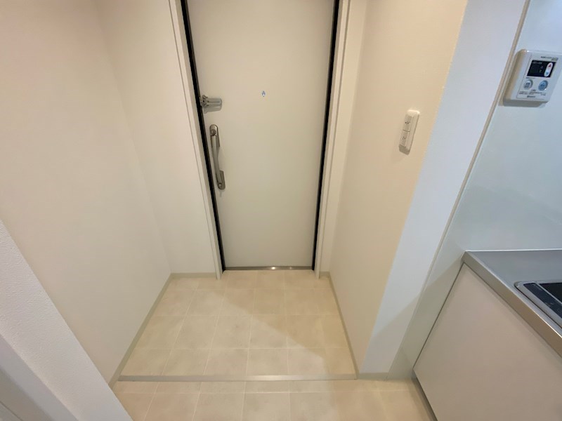 現在建設中です。内覧可能になりました! WING住之江 玄関