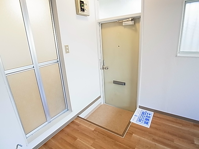 中台スカイコーポ 玄関