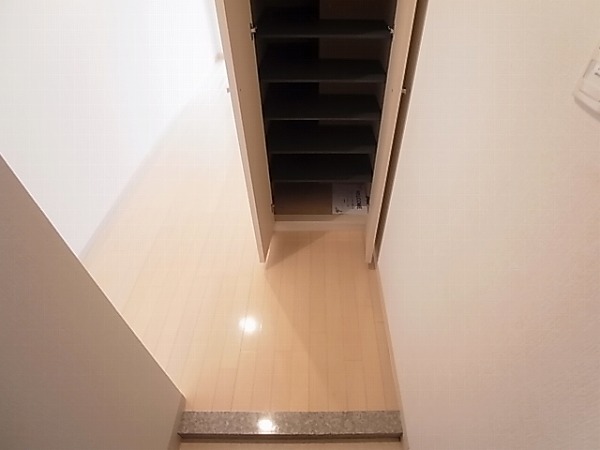 ELLEGARDEN柏の葉 玄関