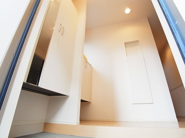 ヴィルヌープⅤ　 玄関