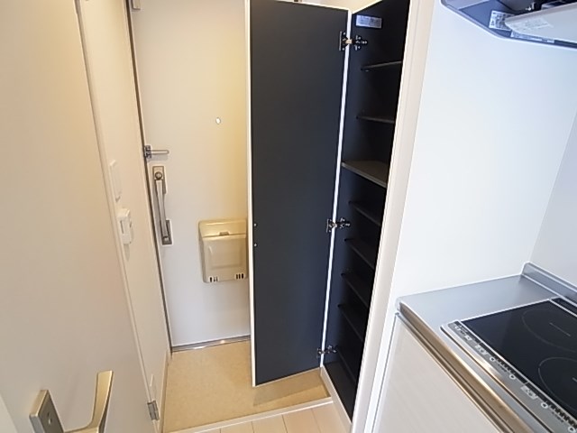 リブリ・インディゴ 玄関