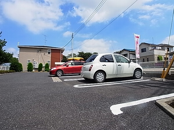 モデルノ・アロッジオ  駐車場
