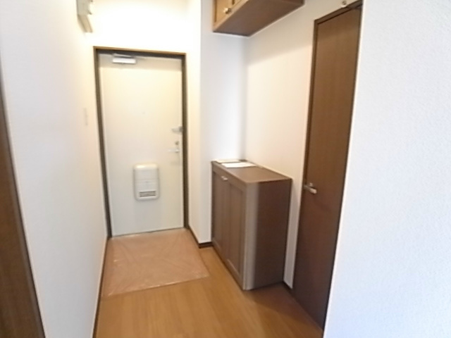 ガーデン六実 玄関